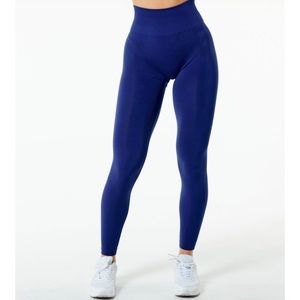 Alphalete Amplify Legging in True Indigo